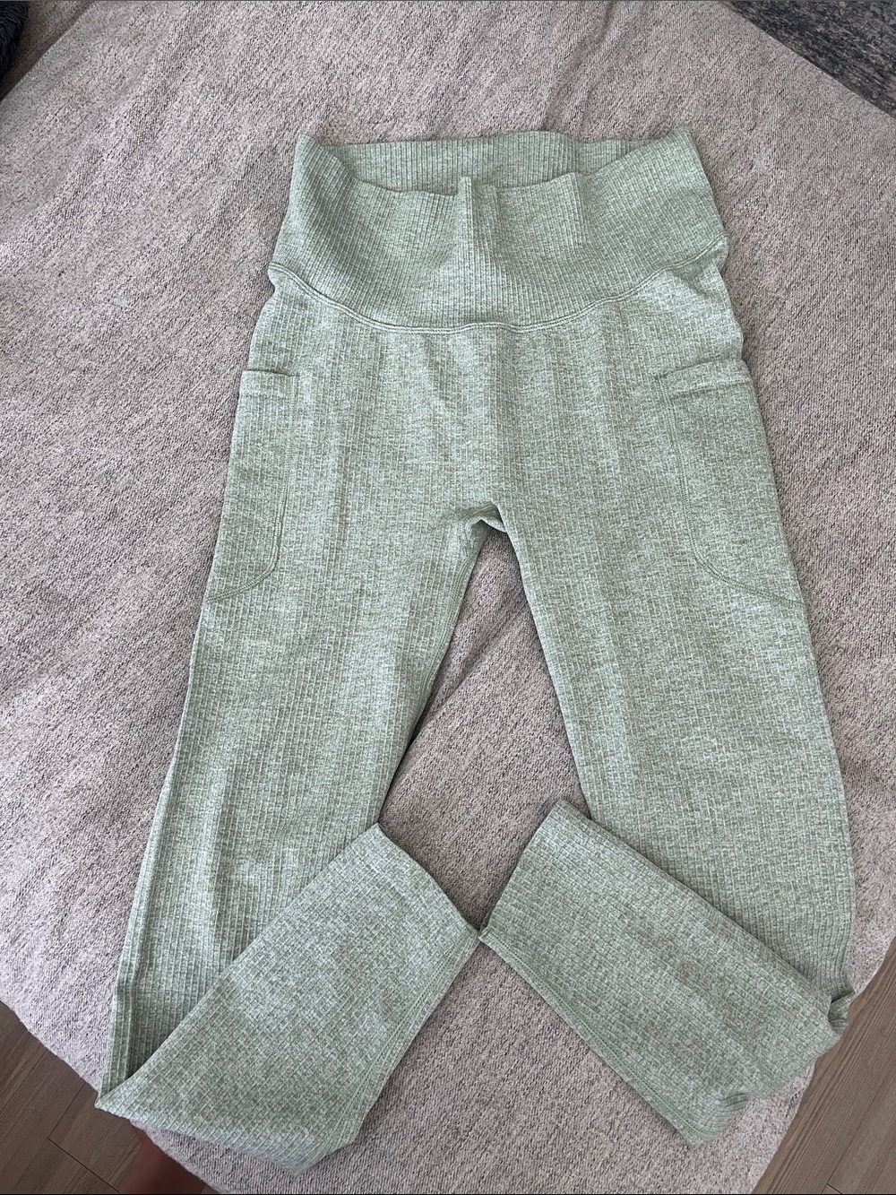 Mono B Ribbed High-Waist Leggings in Sage Green